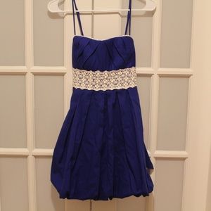 BLUE DRESS WITH WHITE LACE DETAIL (3)